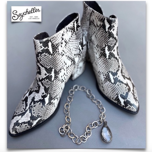 Seychelles Chaparral Black/White Python 7.5 - Picture 5 of 6